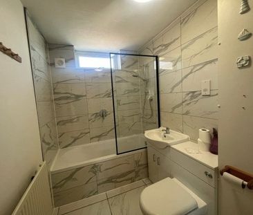 LAINDON, BASILDON - Photo 5