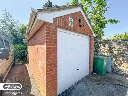 THREE BEDROOM SEMI-DETACHED - Photo 4