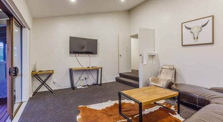 Stunning family home at central Browns Bay - Photo 4