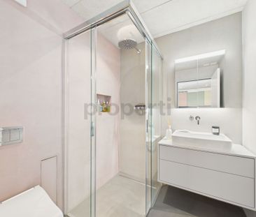 Modern 2.5-room apartment with garden seating in Zurich - Photo 3