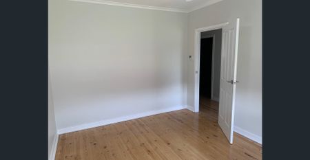 Modern Family Home - Photo 2