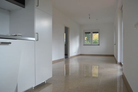 ATEMBERAUBENDER GARTEN - ZENTRAL BEGEHBARE ZIMMER - KÜCHE - AB SOFORT VERFÜGBAR! - Foto 4