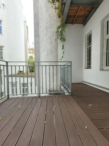 Sanierte Altbauwohnung bei der Mariahilfer Straße - 6 Zimmer + Balkon - Photo 5