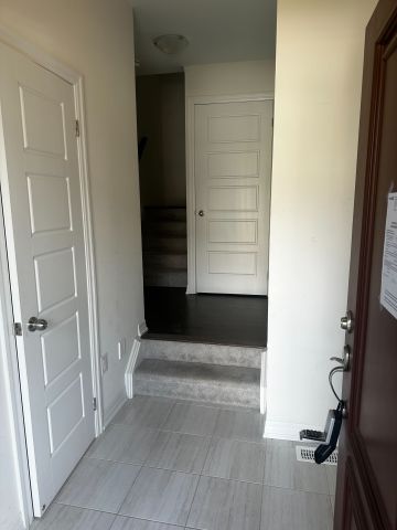 For Lease - 25 Delano Way, Newmarket, Ontario - Photo 5