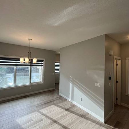 Like New 1 yr old 4 Bdrms 3 fullBath Duplex for rent in Sage Hill! - Photo 3