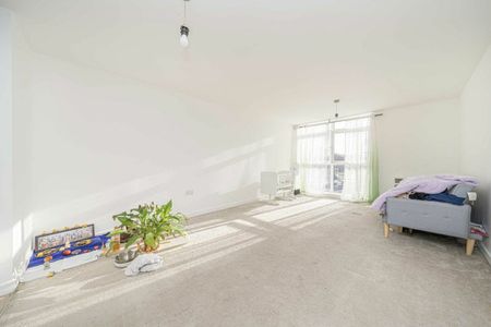 Victoria Avenue, KT8, London - Photo 5