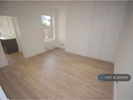 2 bedroom semi-detached house to rent - Photo 4