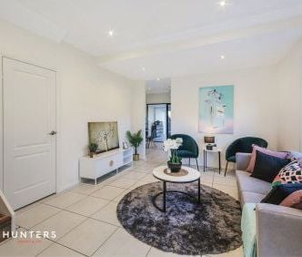 This large brick Duplex is perfect for the entertaining family - Photo 2