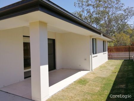 Spacious Family Home in Gainsborough Greens - Photo 4