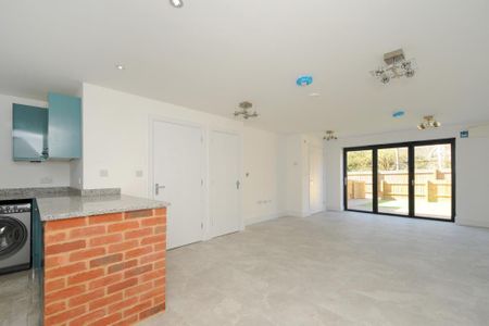 3 bedroom terraced house to rent - Photo 4