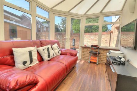 3 bedroom detached house to rent - Photo 2