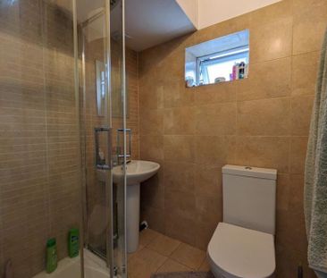 6 bedroom house to rent - Photo 2