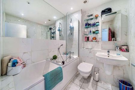 Marsh Close, Addlestone, Surrey, KT15 - Photo 2