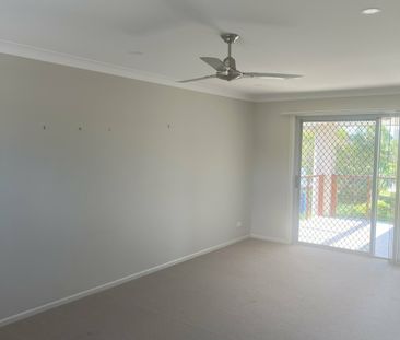 Spacious 4-Bedroom Home Backing Onto the Golf Course - Photo 2