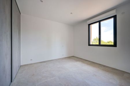 Location Maison Aix-en-Provence 7 Pièces 244 m² - Photo 3