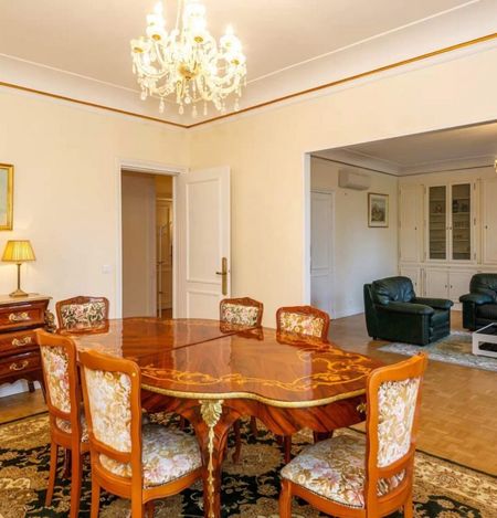 Appartement • Paris 8ème - Photo 2