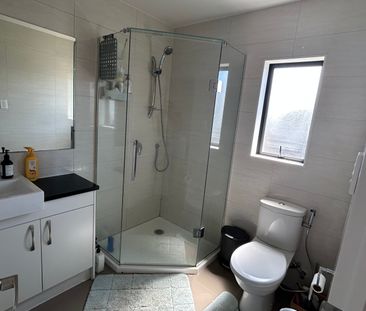 Spacious 4-Bedroom Family Home in Prime Ormiston Location - Photo 2