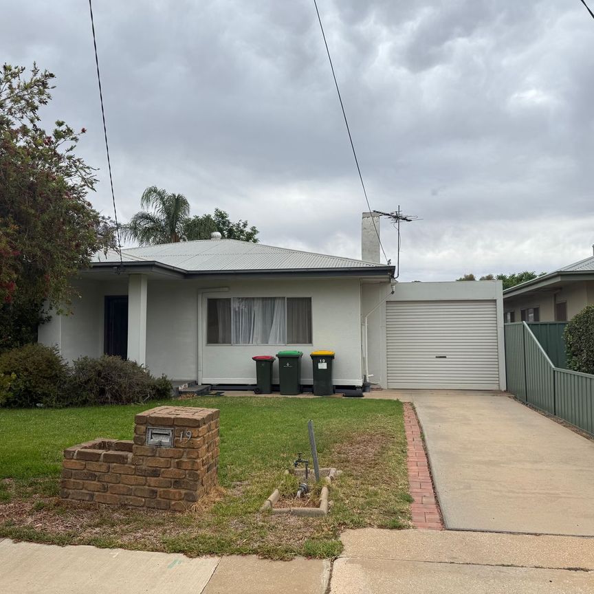 Charming 3 Bedroom Home - Photo 2