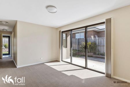 Light, Bright & Beautiful - A Family-Friendly Home in Sought-After Howrah - Photo 3