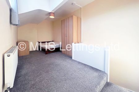 2 Bedroom Mid Terraced House for rent in Harold View - Photo 5