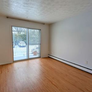 Immeuble - 540 13e Av Nord À Louer : 3 ½ 13e Avenue Nord - Photo 3