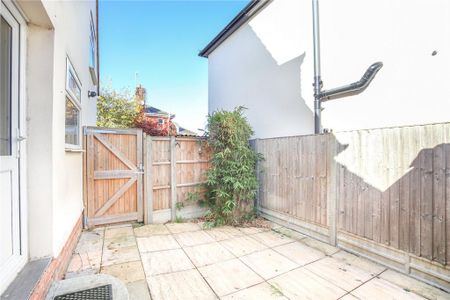 2 bedroom semi-detached house to rent - Photo 2
