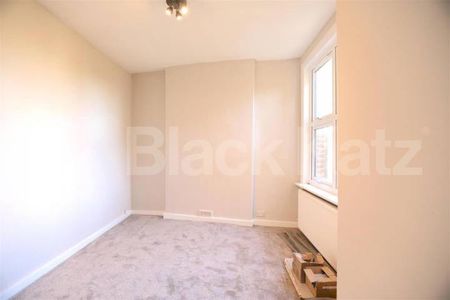 3 bedroom located on one of Muswell Hill's prime quiet residential roads - Photo 3