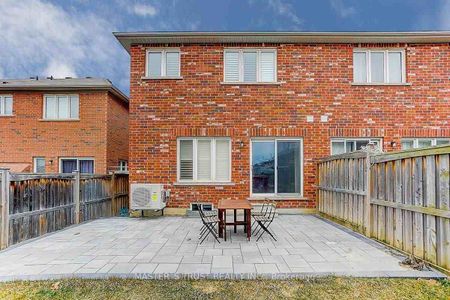 12 Glenbar Gardens apartment — Markham, ON (3-Bedroom) - 3 Bedroom - Photo 2