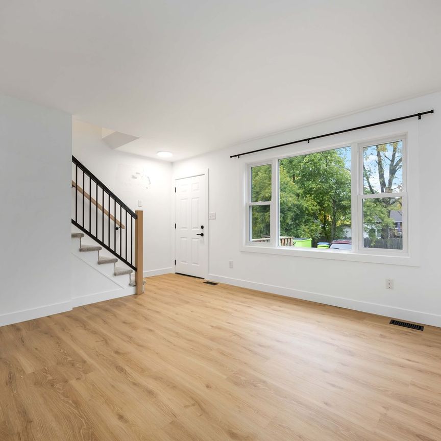 Fully Renovated 2-Bedroom Apartment in Sarnia – Modern &amp; Move-In Ready - Photo 1