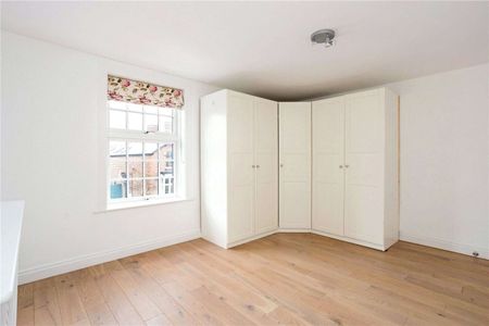 Stylish, modern three bedroom home with lovely large garden, well located in central Hale - Photo 4