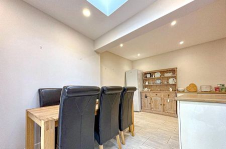 3 bedroom terraced house to rent - Photo 2