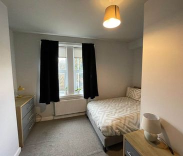 Silver Royd Hill (Room 3), Armley, Leeds - Photo 4
