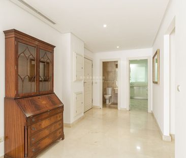 Apartamento muy amplio y luminoso, orientado al sur, con una muy bo... - Photo 4
