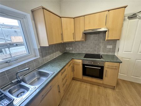 1 bedroom Flat / Apartment - Photo 3