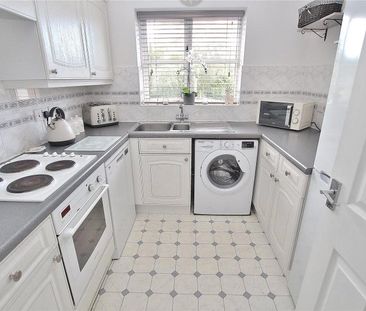 Southwood Avenue, Woking, Surrey, GU21 - Photo 4