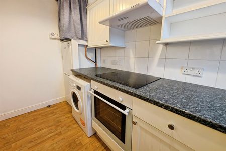 High Road, SO16 - Photo 4