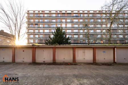 Volledig gerenoveerd appartement met terras en mogelijkheid tot het huren van een garagebox. - Photo 3