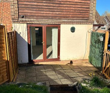 2 bedroom semi-detached house to rent - Photo 4