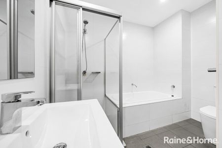 Light-Filled Modern Two-Bedroom Apartment - Photo 5