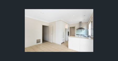 Spacious Three-Bedroom Villa Unit in a Prime Balwyn Location - Photo 3