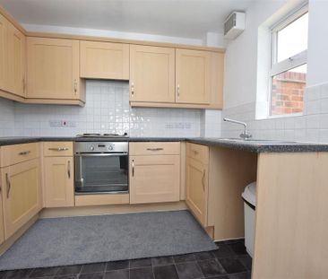 2 bedroom ground floor flat to rent - Photo 5