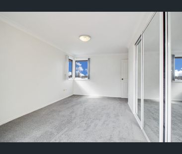 Beachside Refurbished Townhouse! - Photo 2