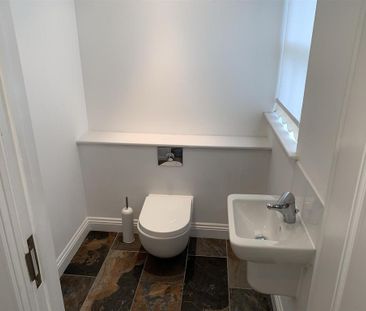 4 bedroom detached house to rent - Photo 4