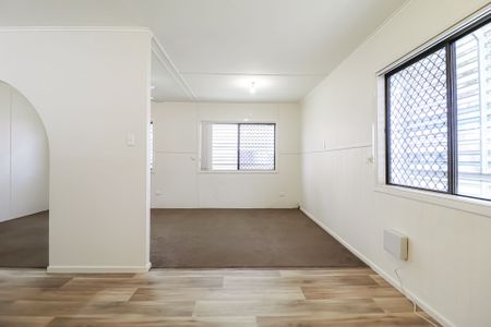 BREAK LEASE - JUST MINUTES TO THE CBD &mldr; BEST VALUE INNER CITY HOME! - Photo 3