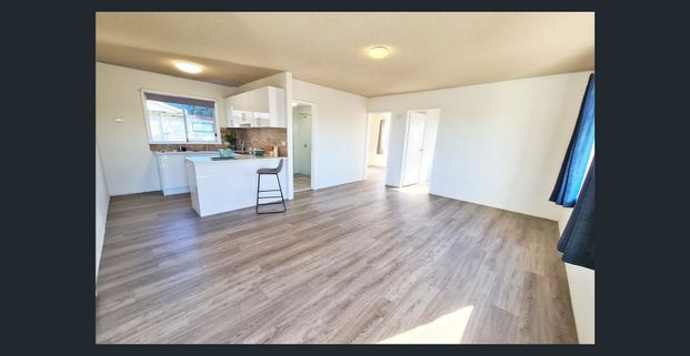 Modern two Bedroom Unit close to town! - Photo 1