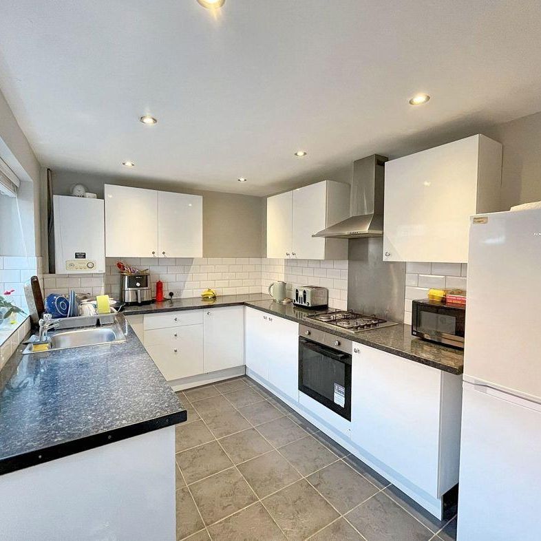 2 bed lower flat to rent in NE6 - Photo 1