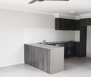 Stylish, Modern & Compact Family Home - Photo 5