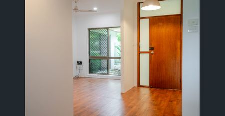 Charming 4-Bedroom Family Retreat with Pool & Solar in Mooroobool - Photo 4