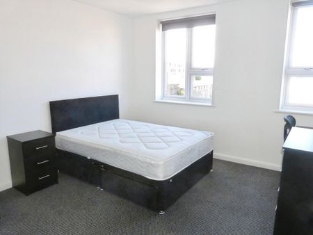 1 bedroom in a flat share to rent - Photo 3