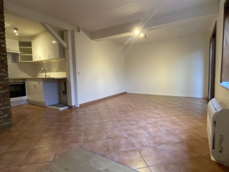 Jolie maison rénovée avec cour au centre du village - Foto 4